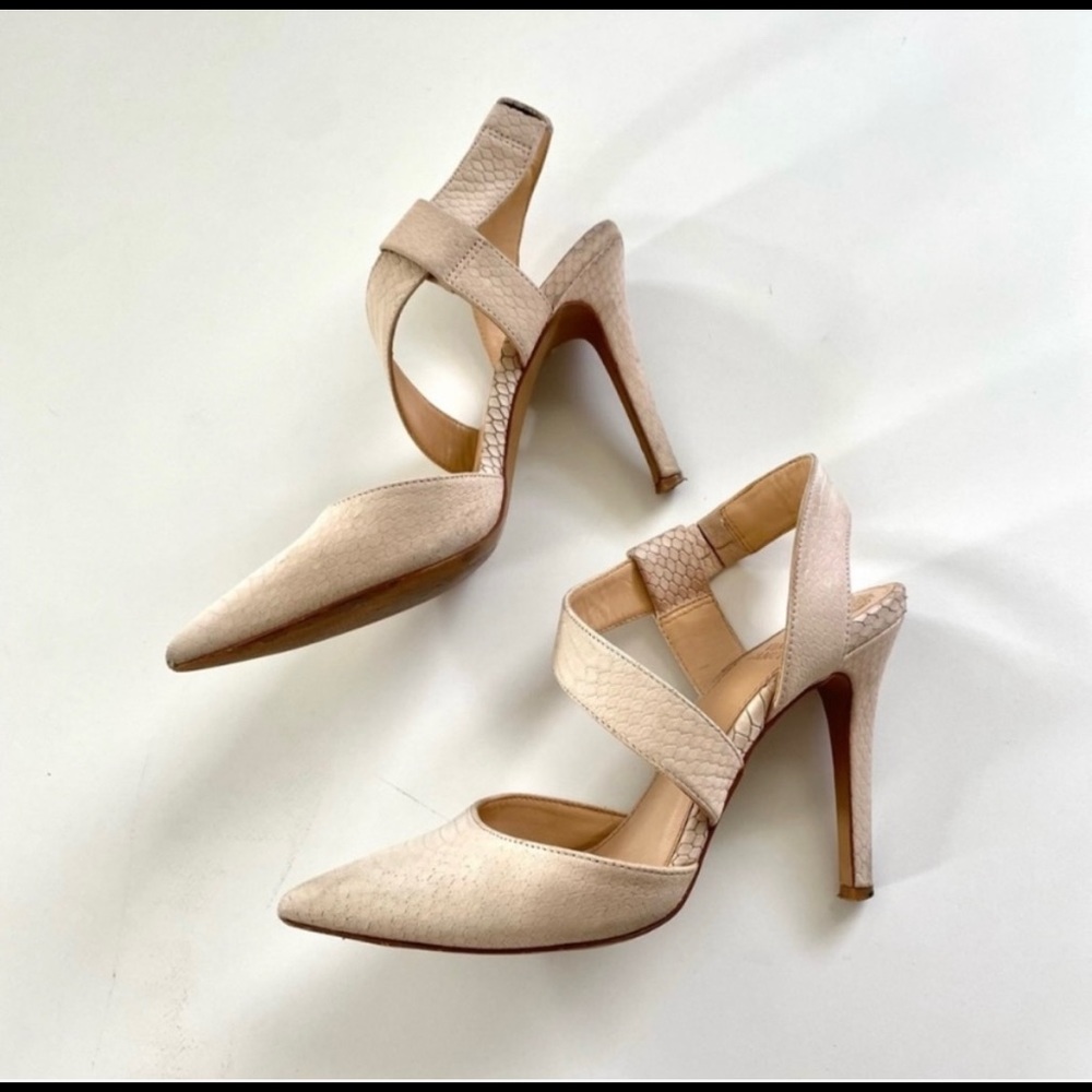 Vince Camuto Nude Pointed Heels ❤️ANY OFFER